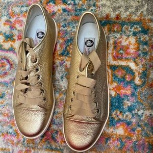 Selling a gift that I received and never wore.